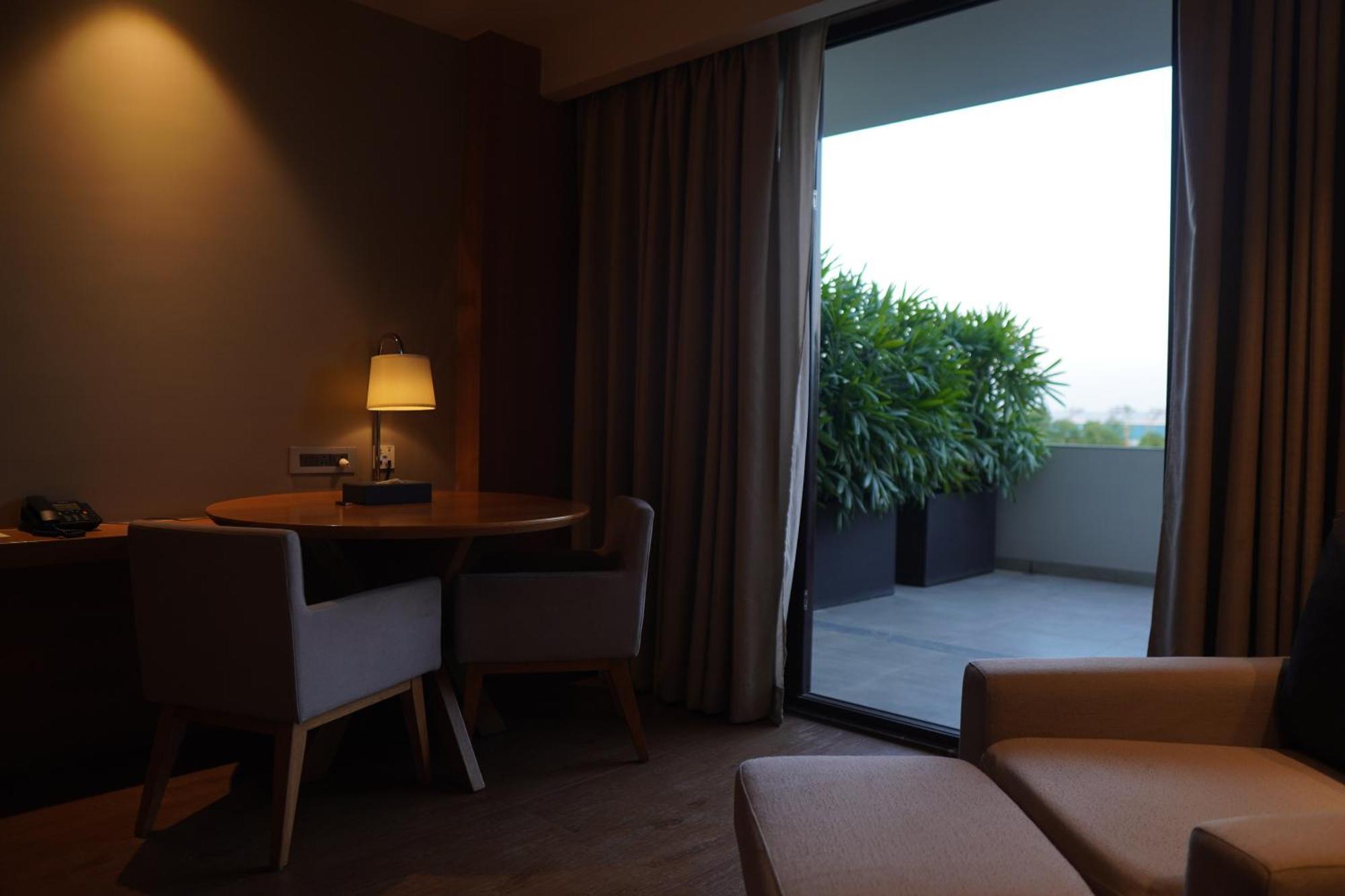 กีรันศรี แกรนด์ Hotel กูวาฮาติ ภายนอก รูปภาพ