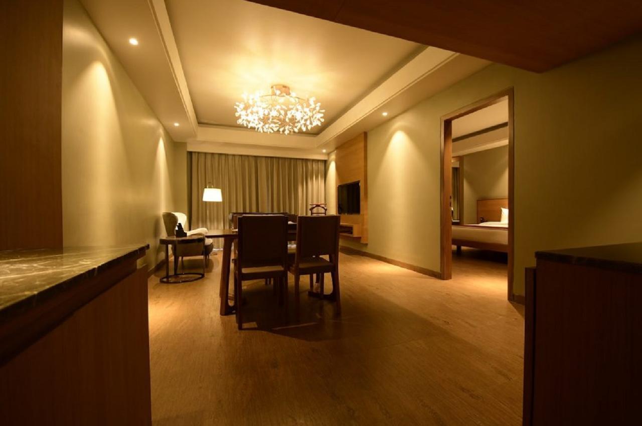 กีรันศรี แกรนด์ Hotel กูวาฮาติ ภายนอก รูปภาพ
